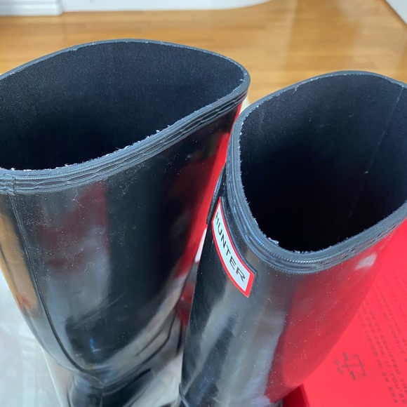HUNTER tall black Rain boots. - Picture 10 of 13